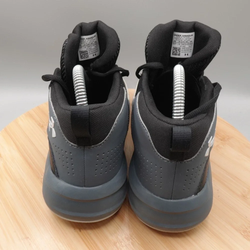 Under Armour Shoes 6.5Y Women 8 Black Lockdown 5 Basketball 3023533-001 Flaw